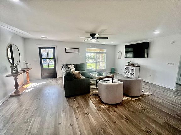 5th image of 377 Midway Cir