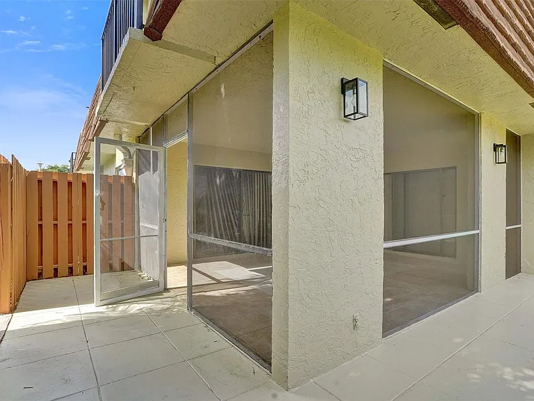 4872 NW 95th Ave — Photo 17