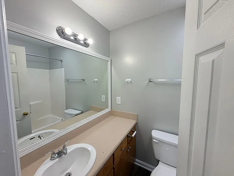 427 E Main St — Photo 13