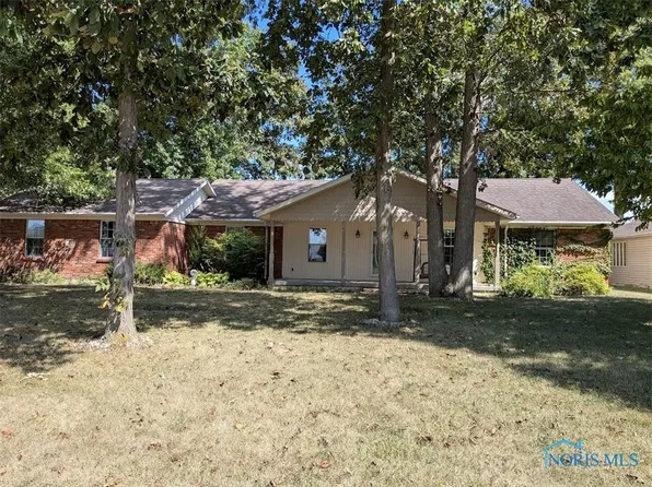 40 Lemans Dr, Napoleon, OH 43545