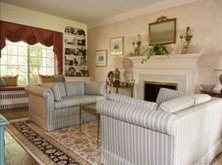 101 Convent Rd, Syosset, NY 11791