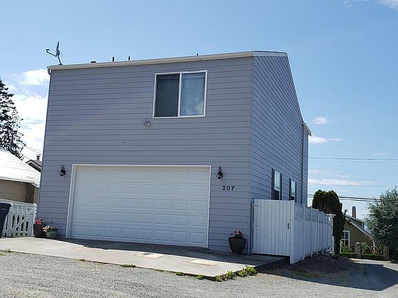2nd image of 207 N Madrona St