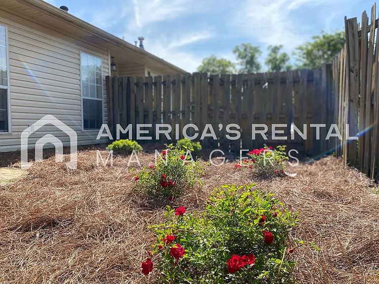 2819 Southwood Ln — Photo 33