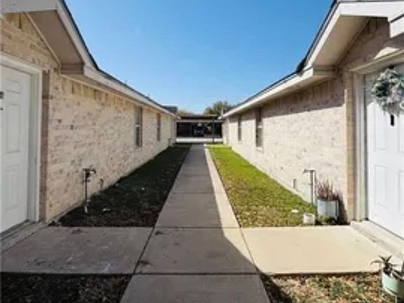 2nd image of 2208 W Candlelight Ln #4