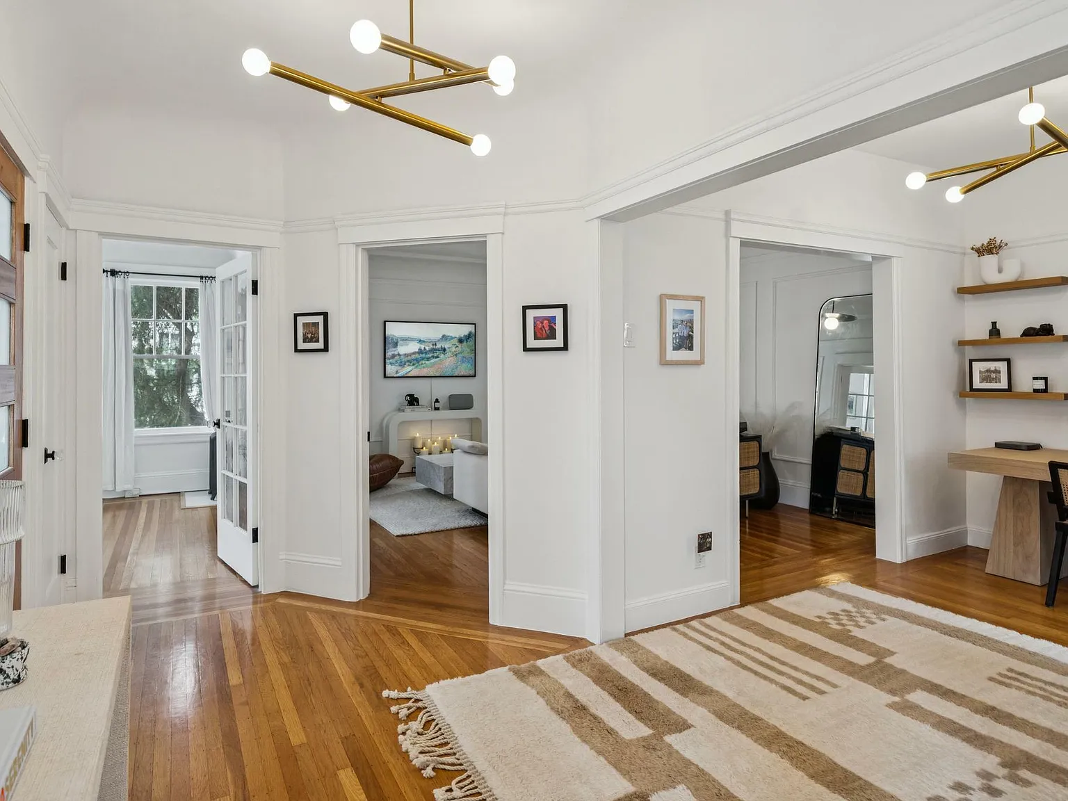 1 bed, 1.0 bath, 1040 sqft, $5,950 — Photo 2