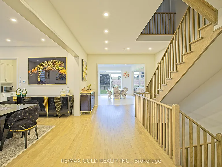 19 Marigold Blvd — Photo 13