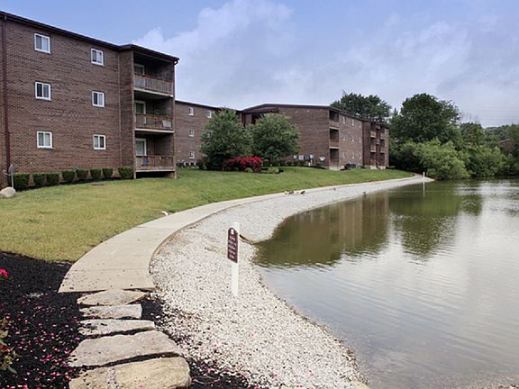 5th image of 2491 Woodhill Ct APT 33
