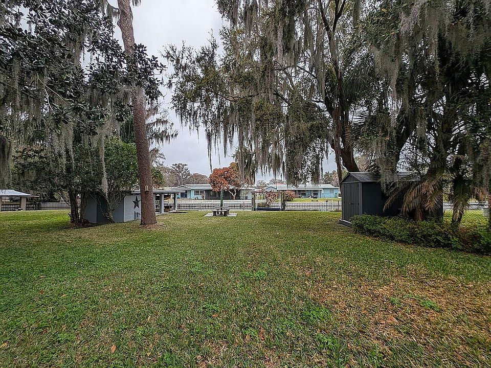 Large back yard on canal
