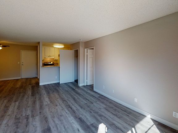 5th image of 7540 Haskell Ave #15