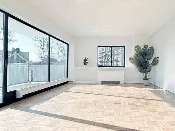 300 Lynn Shore Dr APT 304, Lynn, MA 01902