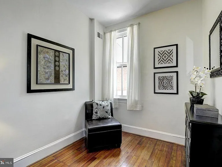 408 Seward Sq SE #7 — Photo 10