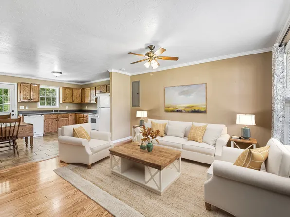 362 Oak St, Big Sandy, TN 38221