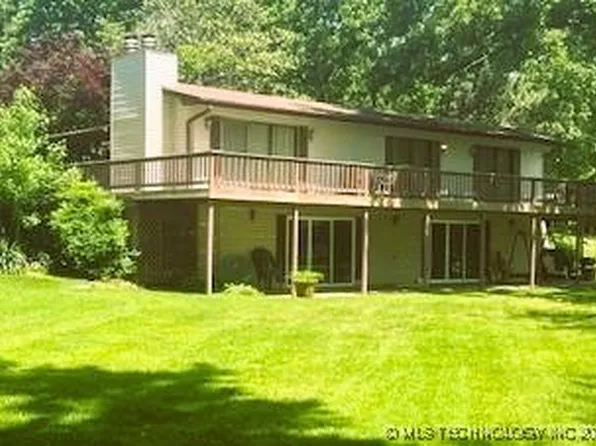 1417 Leisure Rd, Grove, OK 74344