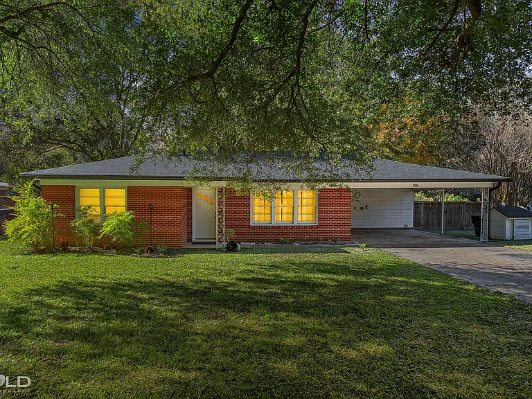 8920 Acacia Ln — Photo 2