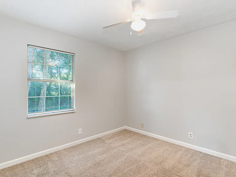705 Ashfield Ct — Photo 12