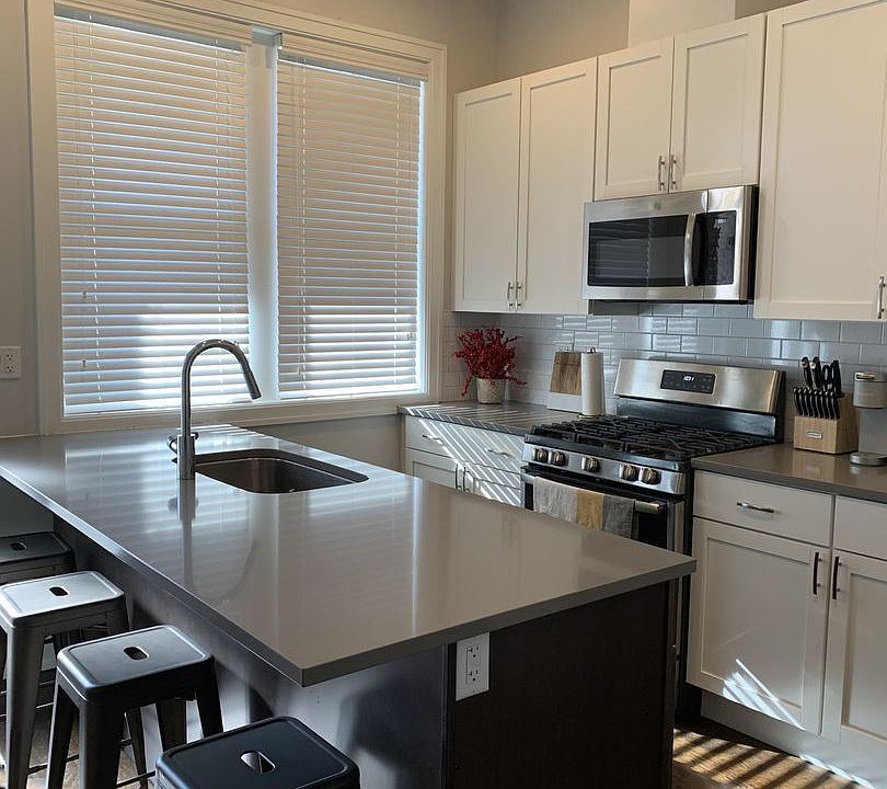 1st image of 1155 W Wrightwood Ave APT 3R