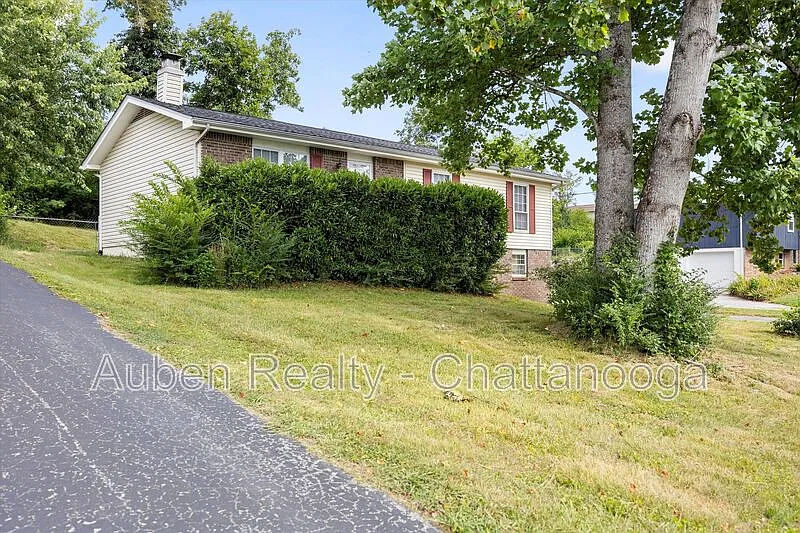 4 bed, 2.0 bath, 1725 sqft, $2,195 — Photo 4