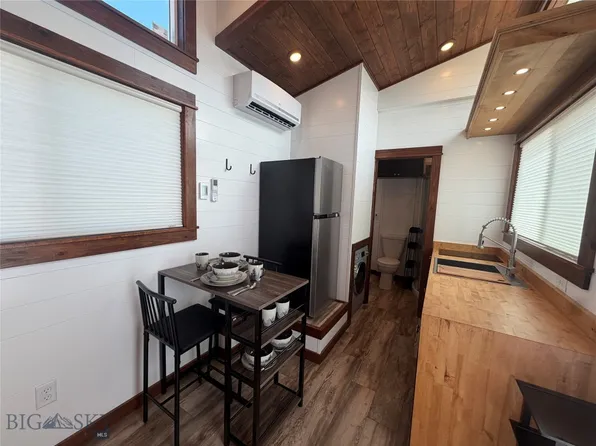 306 E Larime St, White Sulphur Springs, MT 59645