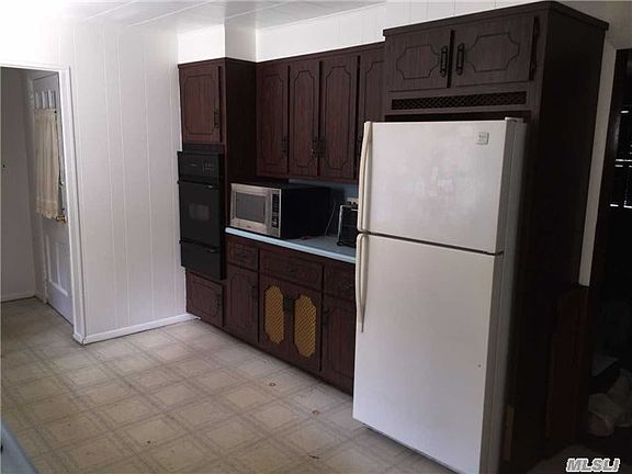 3rd image of 11 Ingraham Ln