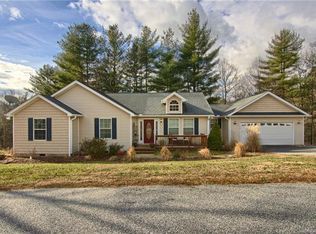 107 Hidden Meadow Dr, Hendersonville, NC 28792