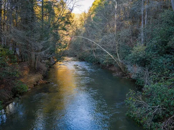 56 River Bend Trl, Ellijay, GA 30540