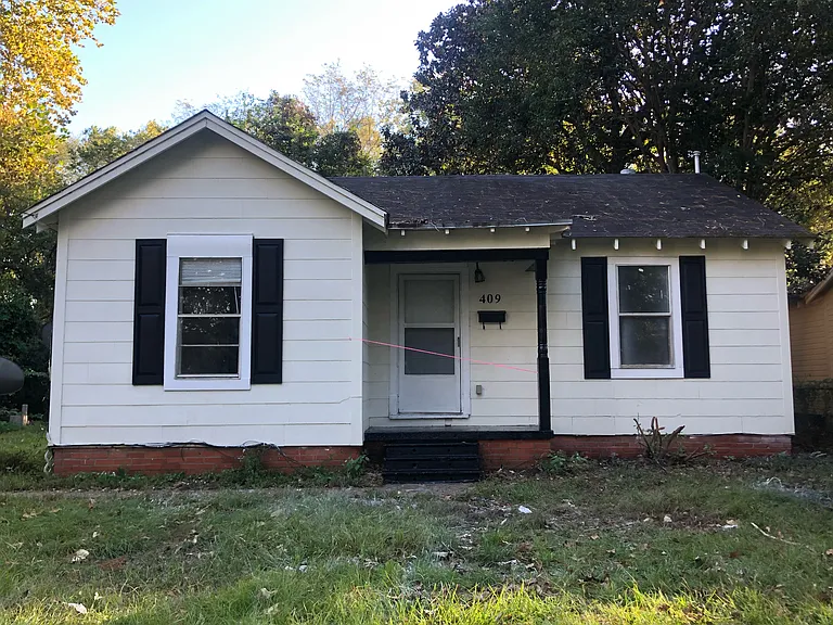409 Riverbend Dr — Photo 1