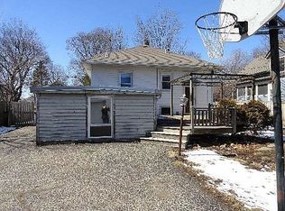 417 S 3rd St, Dundee, IL 60118