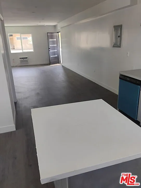 2 bed, 2.0 bath, 1100 sqft, $3,000 — Photo 3