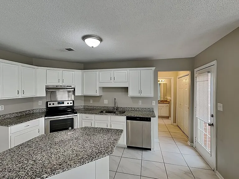 5657 Wolf Pack Dr — Photo 3