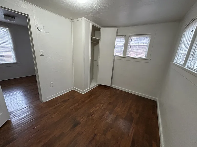 908 Midland Ave — Photo 10