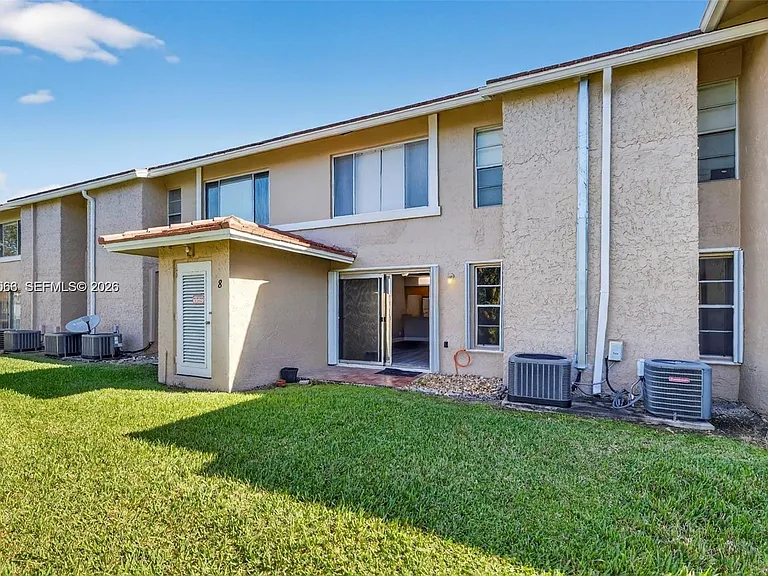 908 Twin Lakes Dr #8-C — Photo 25