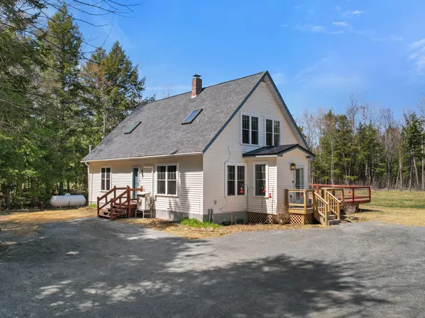 573 Exeter Road, Corinth, ME 04427