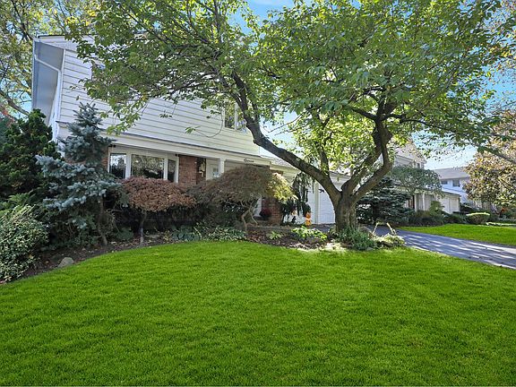 4th image of 11 Heathcote Dr