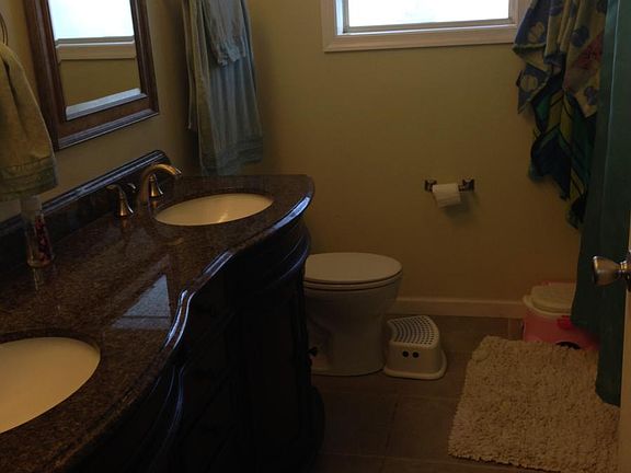 Full second Bathroom