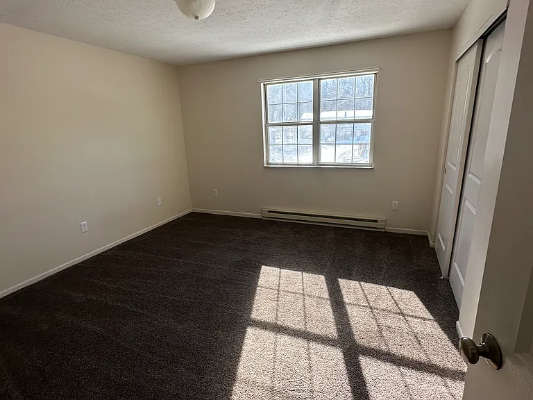 Pleasant Valley Apartments — Photo 34