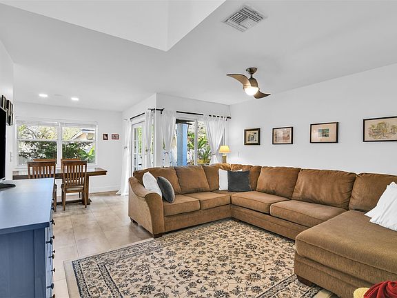 2nd image of 843 NW 98th Avenue