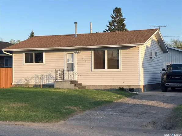 302 7th AVENUE W, Nipawin, SK S0E 1E0