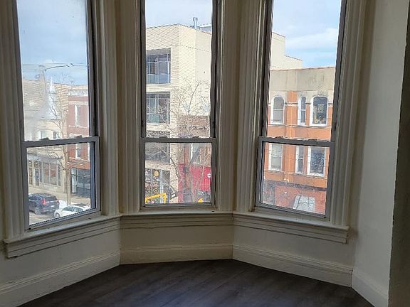 4th image of 1036 N California Ave #3F