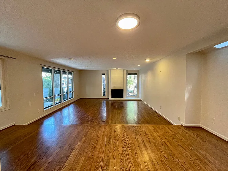 15410 SW Peppermill Ct — Photo 6