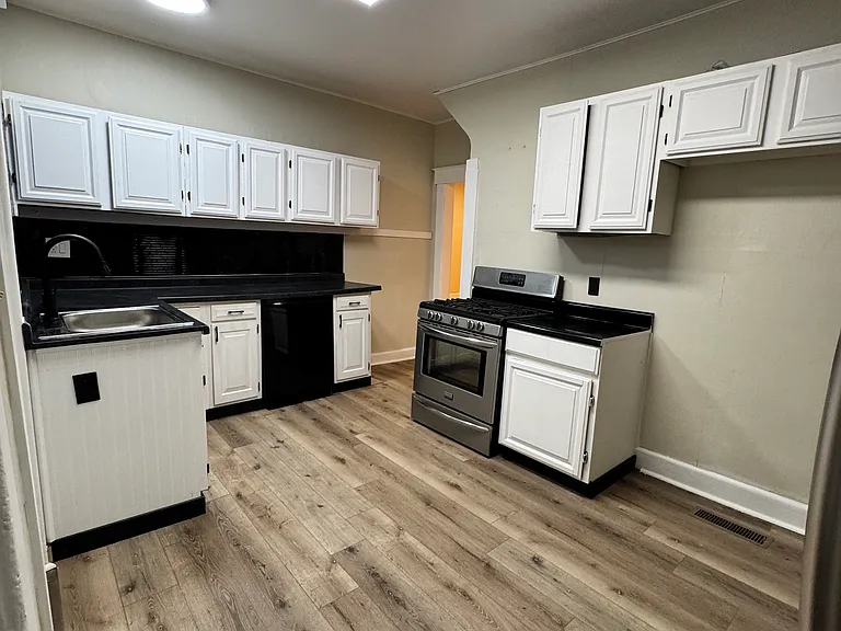 51 E Bradley Ave — Photo 18