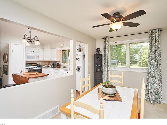 2nd image of 33145 Warwickshire Ln
