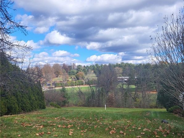 2 Joseph Vito Dr, Jeannette, PA 15644