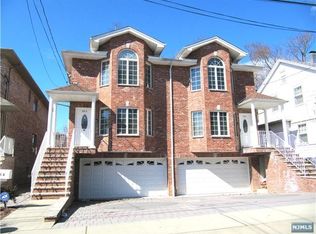 535 2nd St, Palisades Park, NJ 07650