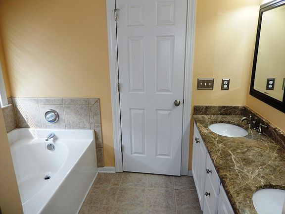4th image of 28 Roseangel Ct