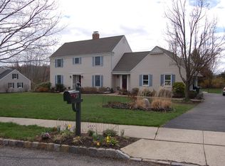 20 Elm St, Chester, NJ 07930