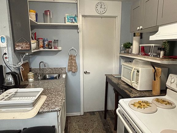 4th image of 2202 N Vagedes Ave #A