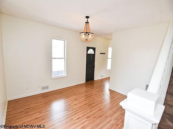5th image of 212 Miners Way