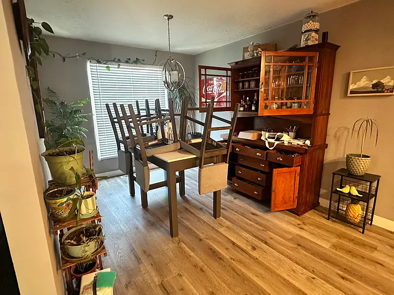 1009 Florence Ave — Photo 9