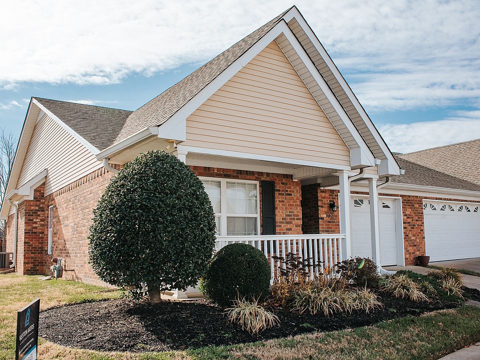 1st image of 722 Village Green Cir