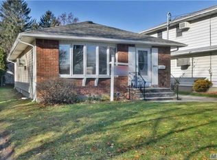 15 N Bromleigh Rd, Floral Park, NY 11530